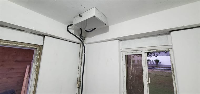 Caja interior de conexi&oacute;n en un m&oacute;dulo CSTI