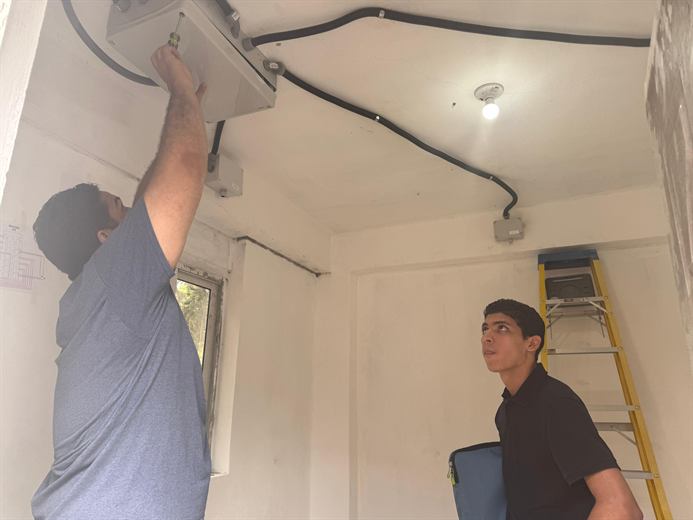 Instalaci&oacute;n de caja superior en el m&oacute;dulo CSTI