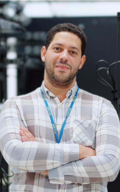 Dr. Víctor Manuel González Holguín